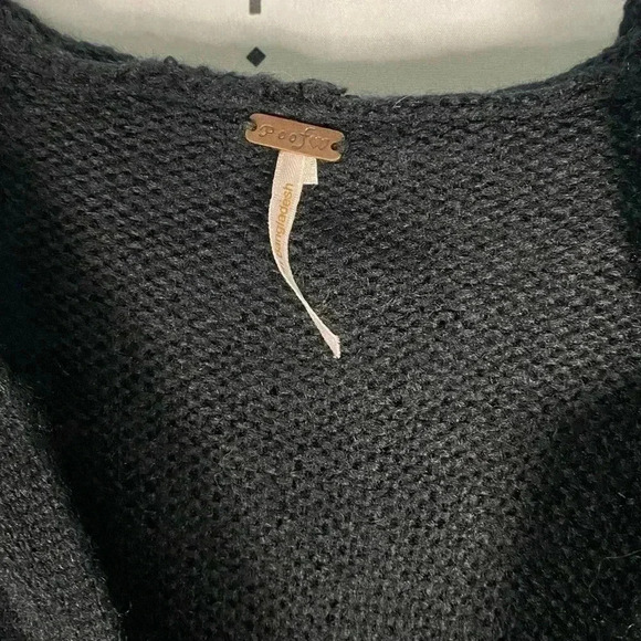 Boutique Proof Black V-Neck Knit Lightweight Hooded Coverup Dress - Picture 3 of 7